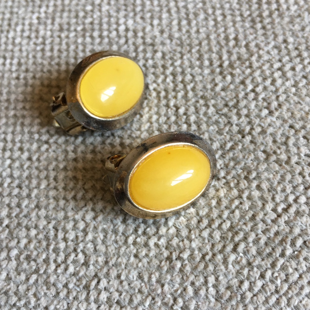 Vintage Lucite Yellow Oval Clip On Earrings